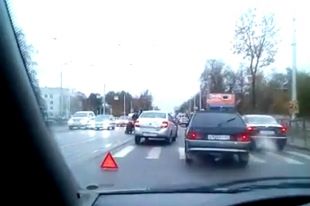 Девочек сбили в нескольких метрах от дорожного знака