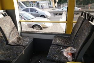В Киеве мужчина выстрелил в окно троллейбуса, пытаясь сбежать от полиции
