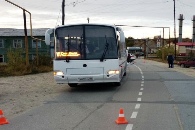 В поселке Тазовский водитель автобуса насмерть сбил ребенка