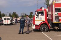 Сотни пожарных боролись с последствиями взрыва в Дзержинске.
