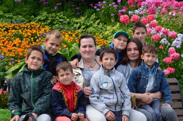 Марина Кириллова из Владимира и представить не могла, что в сорок с лишним станет мамой для семерых мальчишек.