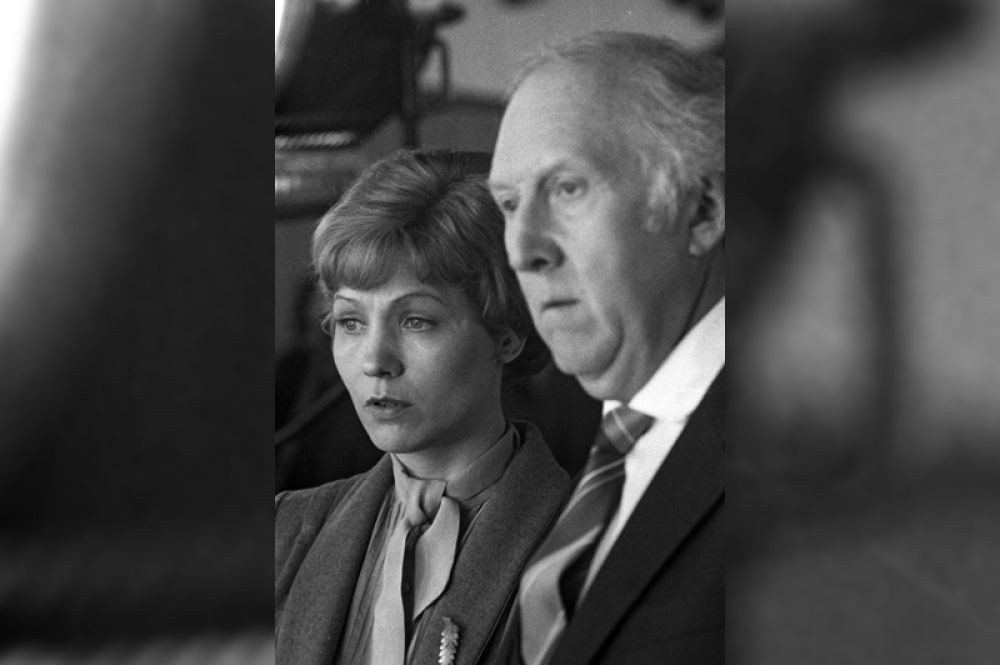 Актеры Нина Русланова и Александр Вокач на съемках фильма «Берегите мужчин» режиссера Александра Серого. Киностудия «Мосфильм». 1982 год.