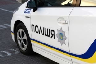 В Киеве пять несовершеннолетних подрезали ножом и ограбили парня