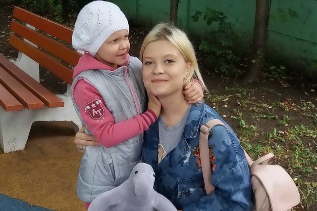 4 года семья борется с раком: мать Анастасии Заворотнюк предстала на фото без прикрас