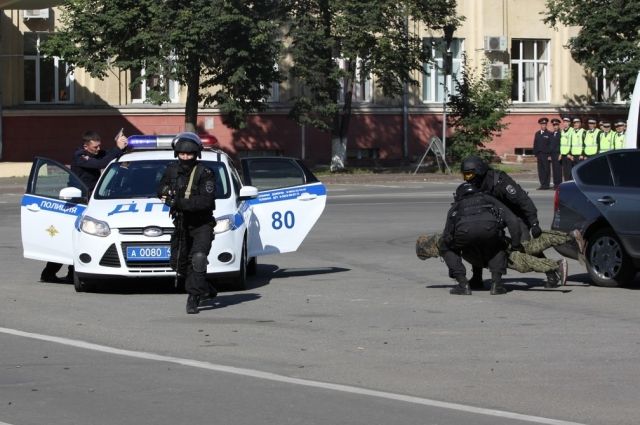 Показательные выступления спецназа прошли на площади Пушкина в день 95-летия ППС.