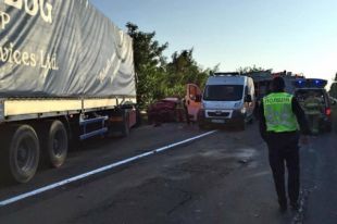Под Ужгородом на трассе не разминулись три авто: есть погибший