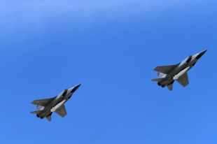 Истребители МиГ-31 с гиперзвуковыми ракетами «Кинжал»