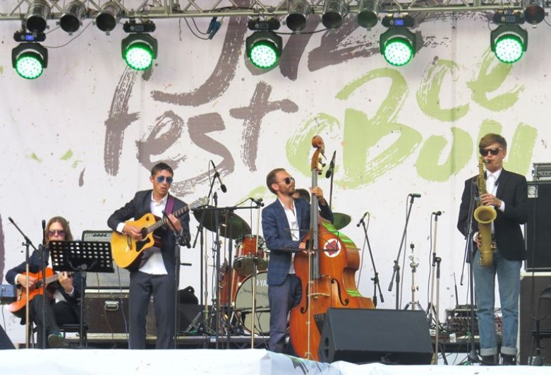 Участие в фестивале приняли 18 джазовых коллективов и 6 солистов.  