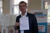 Кандидат в мэры Москвы от ЛДПР Михаил Дегтярев в единый день голосования на избирательном участке в Москве.