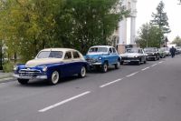 В параде ретро-автомобилей в Салехарде приняли участие 17 машин