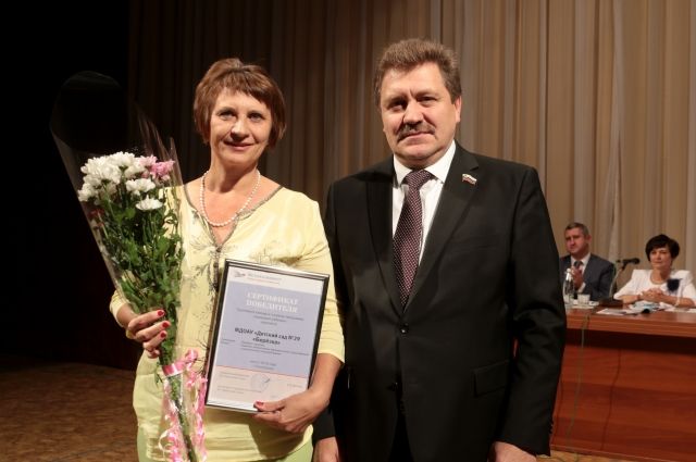 В Новотроицке вручили сертификаты победителям конкурса Металлоинвеста 