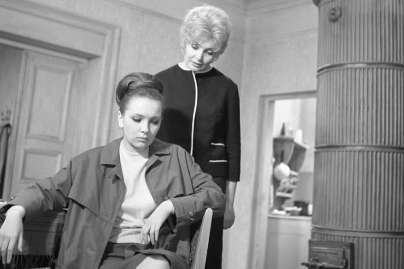 В 1966 году на экраны вышел полюбившийся многими фильм «Старшая сестра». Старшую из сирот в этом фильме сыграла Татьяна Доронина, за эту роль она была признана актрисой года журналом «Советский экран».