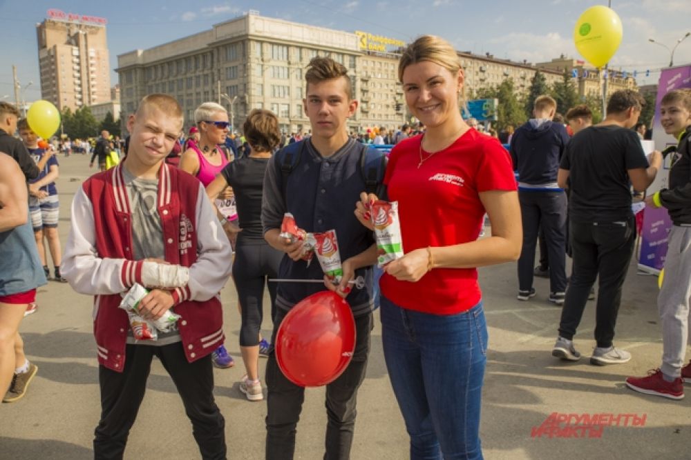 За победу дети получали вкусное мороженое от Фабрики ООО "Ангария"