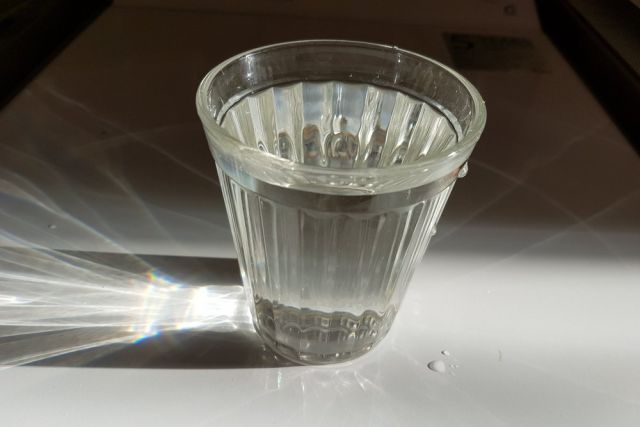 Классический граненый стакан вмещает 250 мл воды.