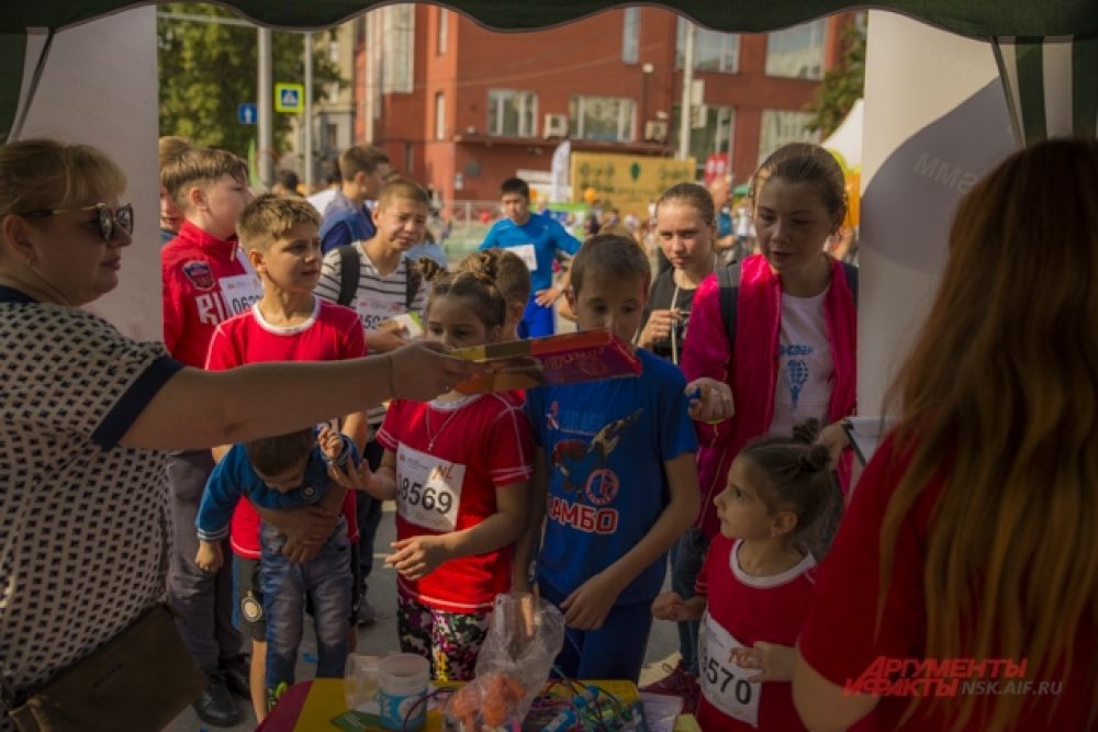 Редакция «АиФ-Новосибирск» подготовила на своей площадке большой праздник для ребят с конкурсами и призами.