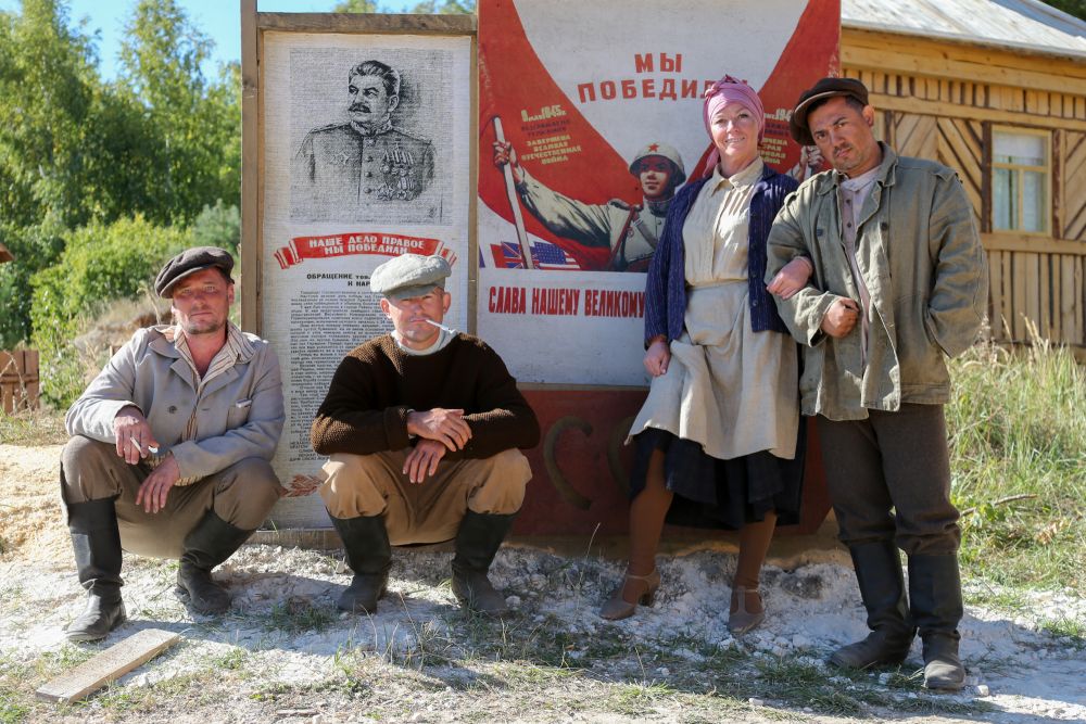В сериале также сыграют известные актеры Роман Мадянов, Сергей Маковецкий (в роли профессора Лейбе).