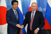 Премьер-министр Японии Синдзо Абэ и президент РФ Владимир Путин.