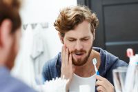 Болит голова — проверь зубы: девять наивных вопросов стоматологу