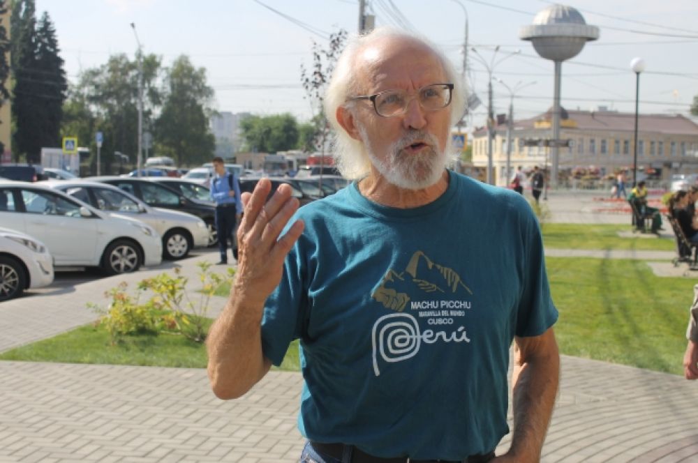 На открытие сквера приехал выпускник ВГУ, который сейчас живет в Белоруссии