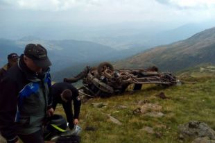 На Закарпатье отец и сын на автомобиле сорвались в пропасть: оба погибли