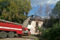 Пожарные пять часов тушили возгорание расселенного дома.
