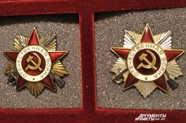 Самыми уважаемыми боевыми советскими наградами остаются офицерский орден Боевого Красного Знамени, солдатский орден Славы и медаль «За отвагу!»