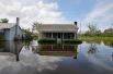 Затопленные жилые кварталы в Бурго. Река Кейп-Фейр вышла из берегов после урагана «Флоренс», Северная Каролина.