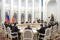 Александр Моор принял участие во встрече с избранными губернаторами 