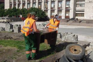 На Донбассе коммунальщики устроили масштабную акцию протеста