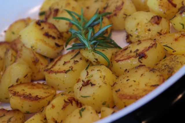Из картофеля можно приготовить десятки оригинальных и вкусных блюд.
