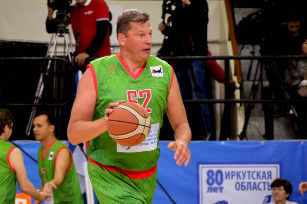 А во главе команды «Звезды встал» олимпийский чемпион по баскетболу, Заслуженный тренер России Евгений Гомельский.