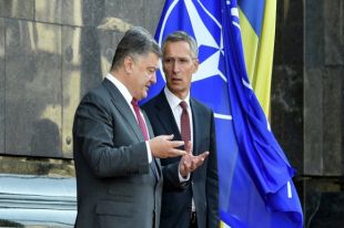 Порошенко пояснил необходимость правок в Конституцию по работе с НАТО