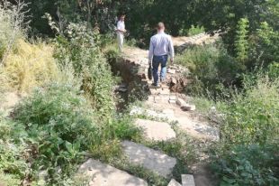 Подобная «чудо-тропинка» уже покалечила несколько человек.