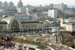 В Киеве неизвестные «заминировали» поезд: эвакуировано 700 человек