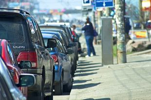 В КГГА объяснили, почему правила парковки в столице заработали частично