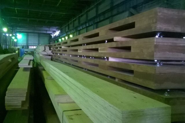 В Тюменской области увеличились продажи древесины, бумаги и метала