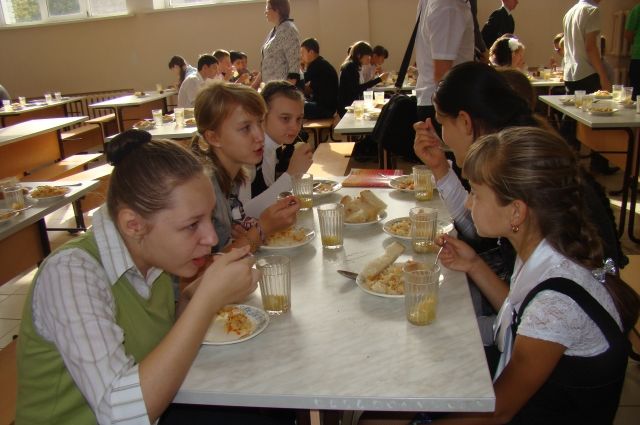 В Тюмени из-за жалоб родителей прокуратура проверит, как питаются школьники