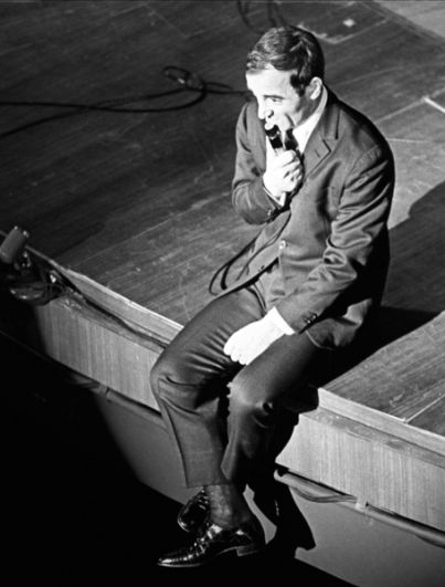 Шарль Азнавур во время концерта в Москве. 1964 год.