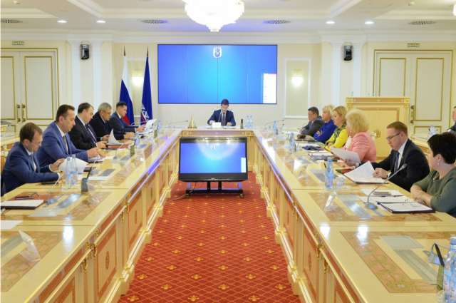 Дмитрий Артюхов провел заседание правительства Ямала в обновленном составе