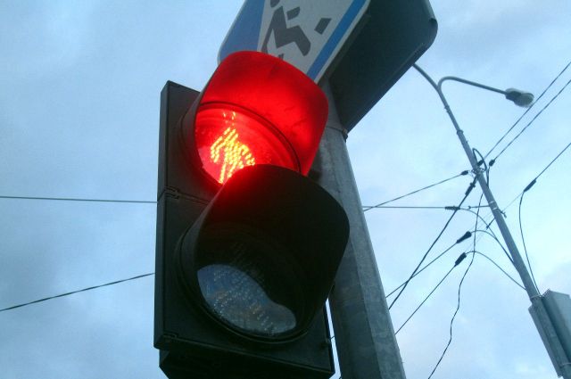 В Тюмени водитель устроил ДТП, проехав на красный сигнал светофора