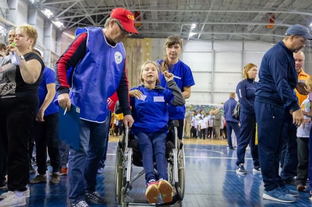 Мероприятие провели для семей с детьми-инвалидами в спортивном комплексе имени В.П. Сухарева.