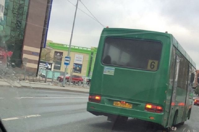 Тюменцы сообщили в ГИБДД о водителе автобуса, который ехал по «встречке»