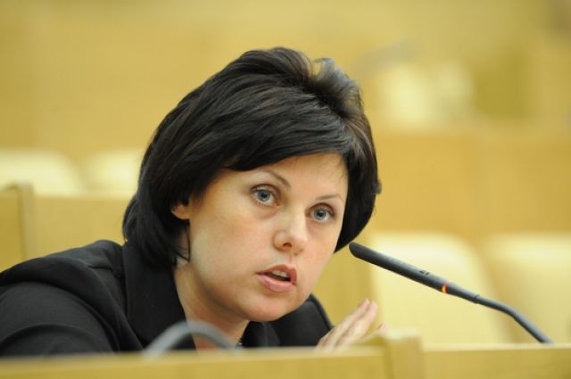 Сенатор Елена Афанасьева покинула пост зампреда конституционного комитета.