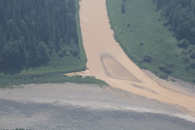 О проблемах с загрязнением рек Кии и Кундата впервые заявили жители Мариинска.