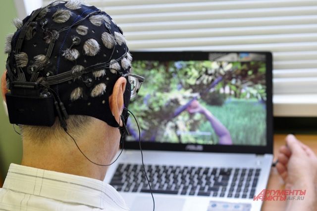 Комплекс iBrain - устройство для восстановления утраченных функций мозга, предназначенное для реабилитации после инсульта на дому.