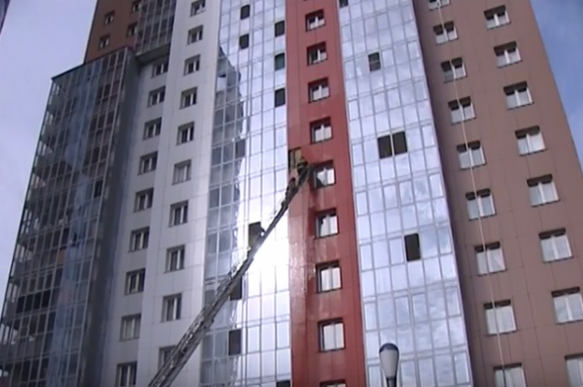 Причиной пожара 15-этажной высотки снова стала облицовочная плитка