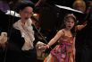 Оперная певица Монтсеррат Кабалье с внучкой Даниэлой выступают на концерте в Государственном Кремлевском дворце в Москве. 6 июня 2018 г.