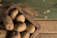 В селе Омутинское продавец картошки в Интернете лишилась 15 тысяч рублей