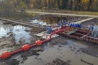 В АО «Транснефть – Сибирь» учились ликвидировать выход нефти на болотах