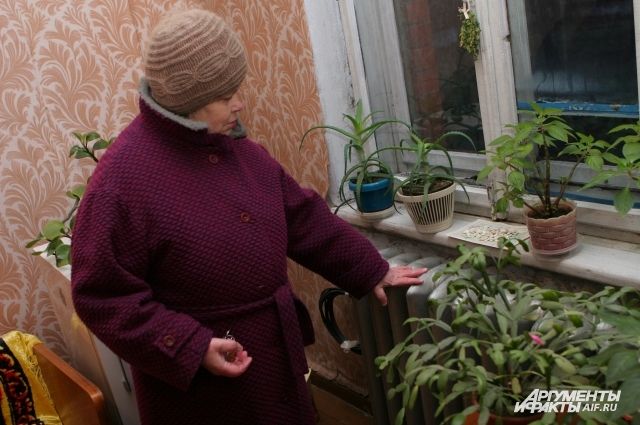 Калининградцы, несмотря на теплую погоду, просят включить отопление. 